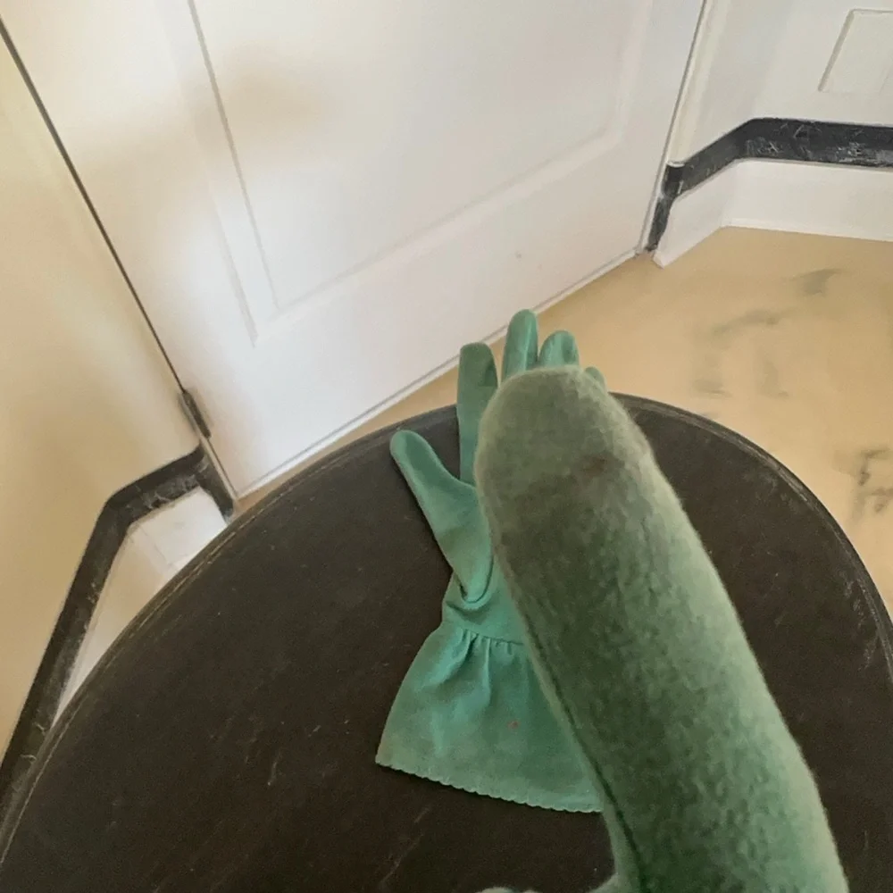Vintage 1950s Emerald Green Faux Suede Gloves | Small/Medium Retro Style
